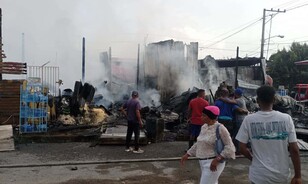 Incendio destruye varios negocios en plaza comercial de municipio de Puerto Plata