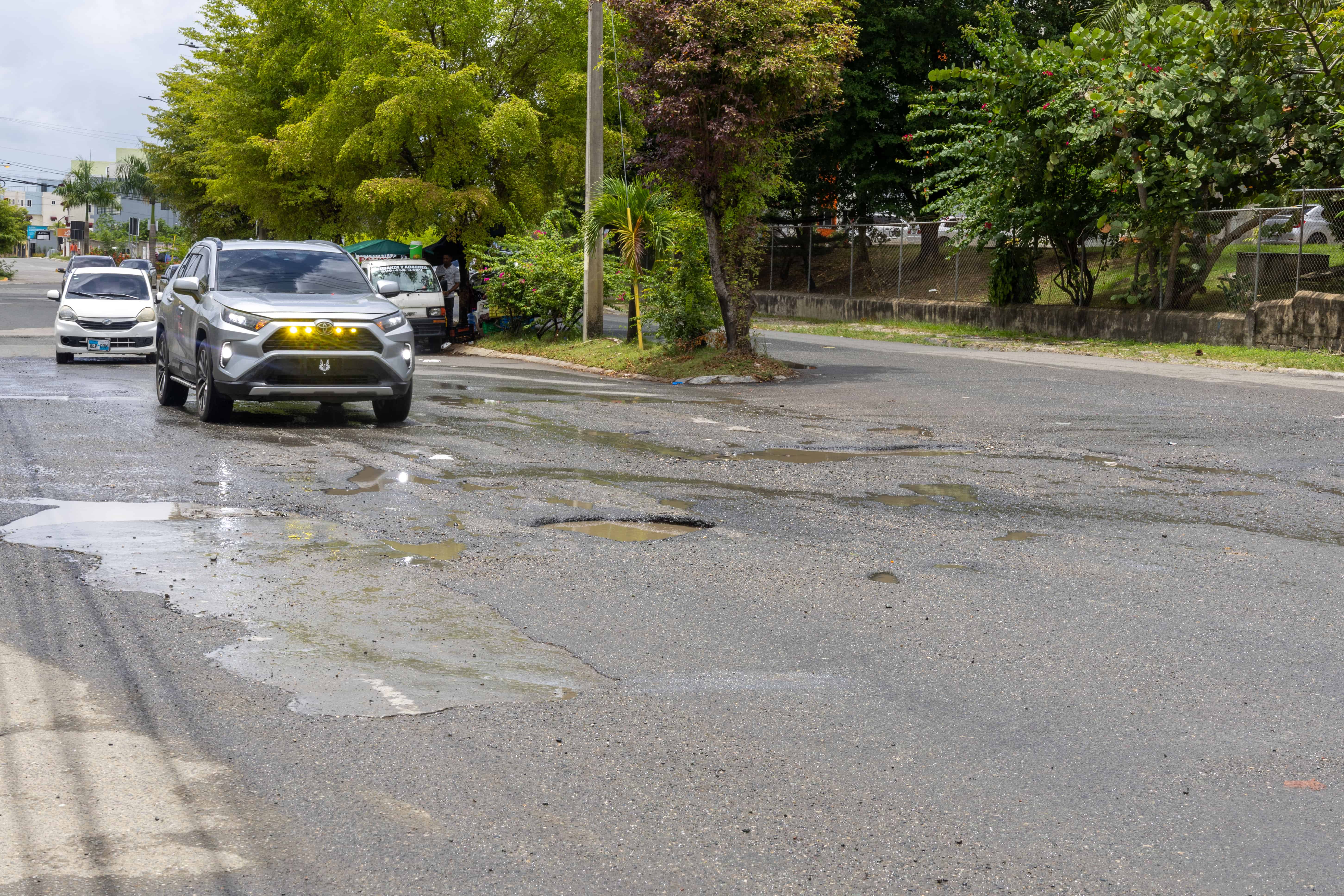 El agua detereiora la calle Penetración.