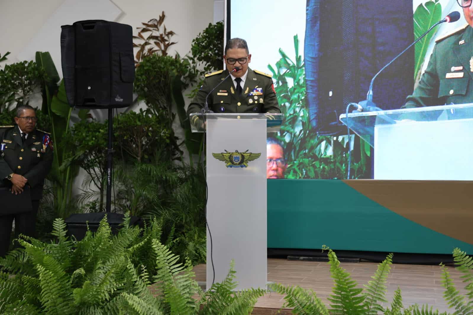 Mayor general Rafael Vásquez Espínola, rector de Unade.