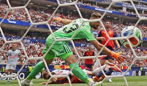 Unai Sim&oacute;n deja en 649 minutos el r&eacute;cord para un portero sin permitir un gol en un Mundial