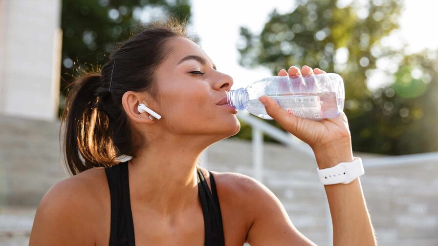 ¿Agua mineral o agua potable? la Dra. Sumaya Rodríguez Heinsen explica cuál conviene para hidratarse ¿Agua mineral o agua potable? la Dra. Sumaya Rodríguez Heinsen explica cuál conviene para hidratarse