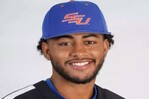 Jugador de béisbol dominicano denuncia que continúa siendo hostigado por agentes del ICE