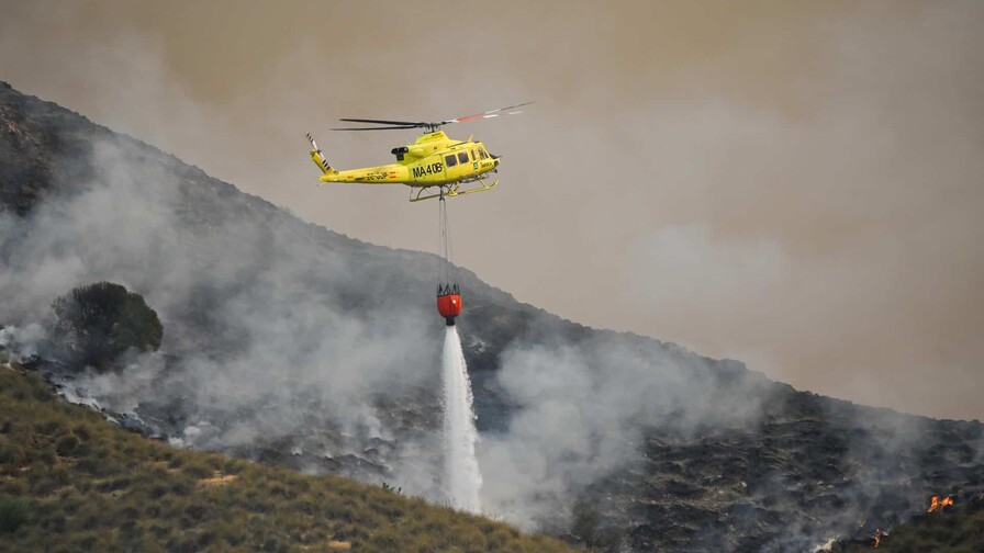 Al menos 12 fallecidos y 23 personas sin localizar en un violento incendio en el sur de España Al menos 12 fallecidos y 23 personas sin localizar en un violento incendio en el sur de España