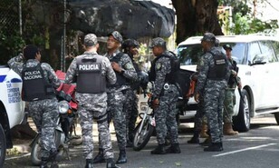 Reforma policial proh&iacute;be revisar genitales y elimina rango de raso