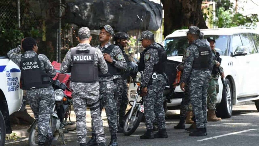 Reforma policial prohíbe revisar genitales y elimina rango de raso Reforma policial prohíbe revisar genitales y elimina rango de raso