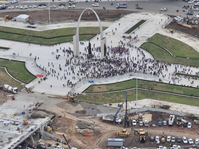 Manifestación concluye sin incidentes en Plaza de la Bandera