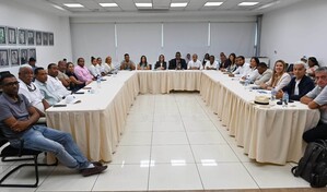 Mesa de trabajo en Bayah&iacute;be coordina acciones para mejorar el turismo