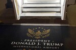 Trump celebra que el aeropuerto de Palm Beach ahora lleva su nombre Trump celebra que el aeropuerto de Palm Beach ahora lleva su nombre