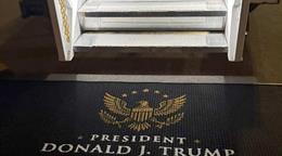 Trump celebra que el aeropuerto de Palm Beach ahora lleva su nombre