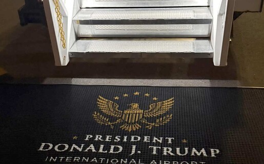 Trump celebra que el aeropuerto de Palm Beach ahora lleva su nombre