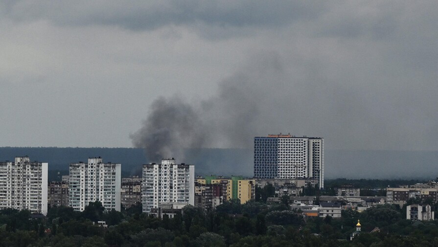 Ataques de drones ucranianos incendian una refinería y un puerto en Rusia Ataques de drones ucranianos incendian una refinería y un puerto en Rusia