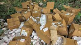 Abandonan decenas de cajas de medicamentos en una calle de Dajab&oacute;n