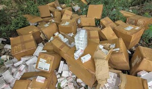 Abandonan decenas de cajas de medicamentos en una calle de Dajab&oacute;n
