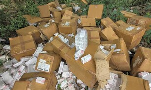 Abandonan decenas de cajas de medicamentos en una calle de Dajab&oacute;n
