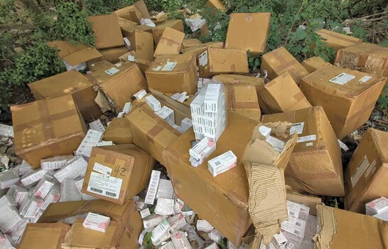Abandonan decenas de cajas de medicamentos en una calle de Dajab&oacute;n