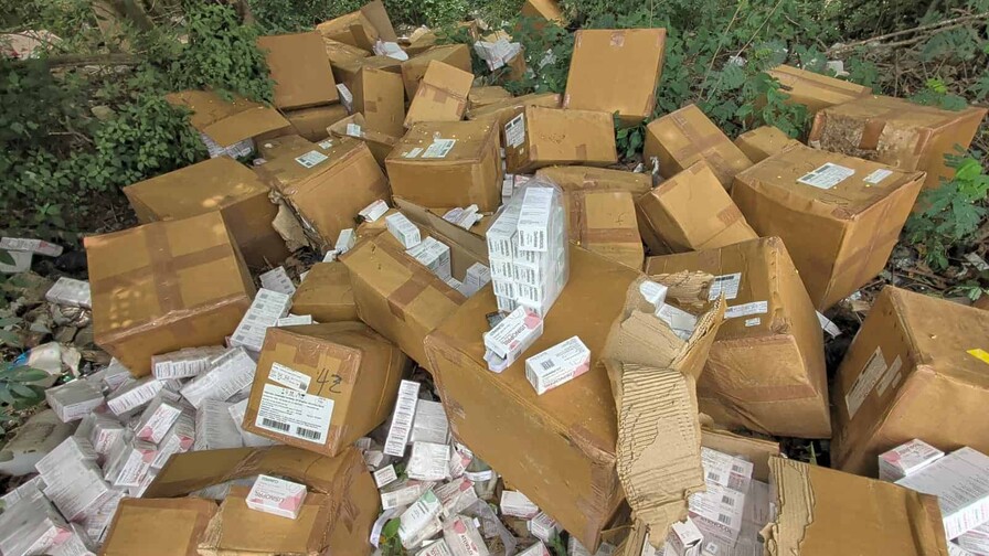 Abandonan decenas de cajas de medicamentos en una calle de Dajabón Abandonan decenas de cajas de medicamentos en una calle de Dajabón
