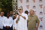 El presidente Luis Abinader promete impulsar proyectos de agua y obras viales en Samaná El presidente Luis Abinader promete impulsar proyectos de agua y obras viales en Samaná