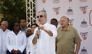 El presidente Luis Abinader promete impulsar proyectos de agua y obras viales en Saman&aacute;