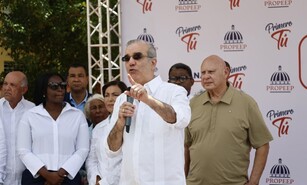 El presidente Luis Abinader promete impulsar proyectos de agua y obras viales en Saman&aacute;