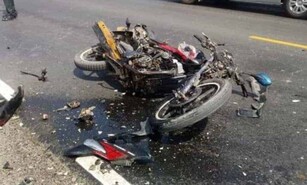 Un muerto y dos heridos en accidente entre motocicleta y autob&uacute;s en Hig&uuml;ey