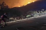 Continúa la batalla contra el fuego en España mientras se intenta identificar a fallecidos