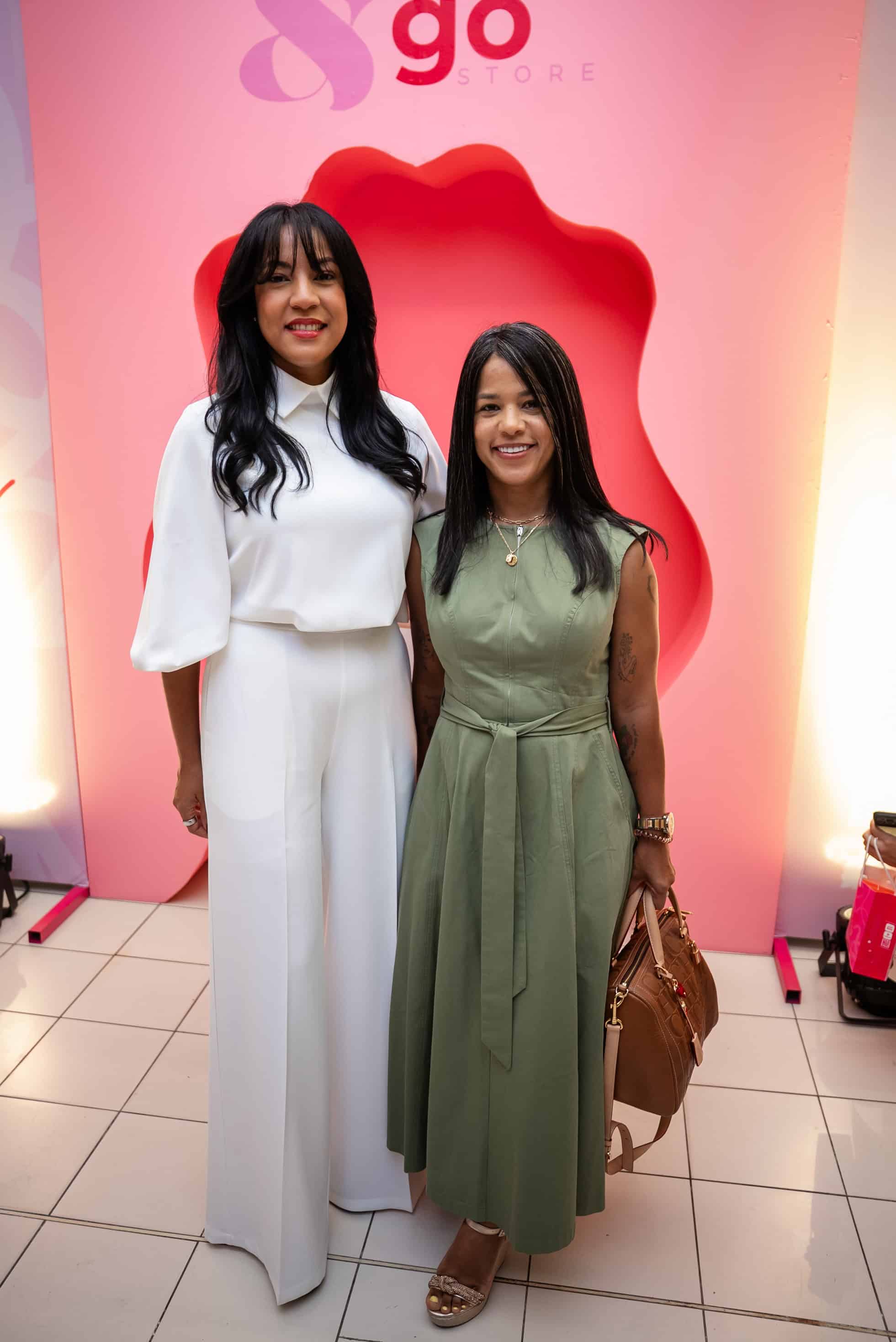 Michelle Durán y Awilda Barbour.