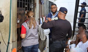 Defensor del Pueblo constata hacinamiento de detenidos en unidad de atenci&oacute;n a v&iacute;ctimas en Alma Rosa