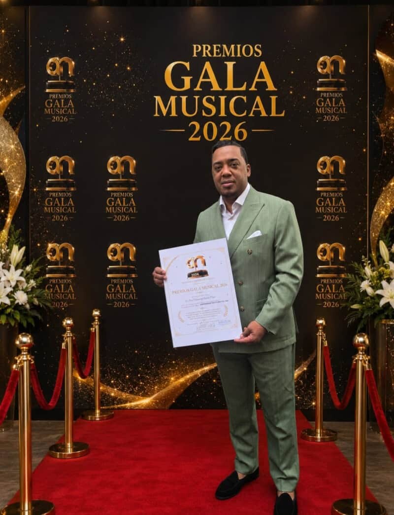 El dominicano José Francisco Ramos Frías recibe premio al Emprendedor del Año en España El dominicano José Francisco Ramos Frías recibe premio al Emprendedor del Año en España