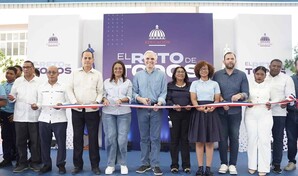 Ministro de Educaci&oacute;n inaugura centro educativo y un techado en Saman&aacute;