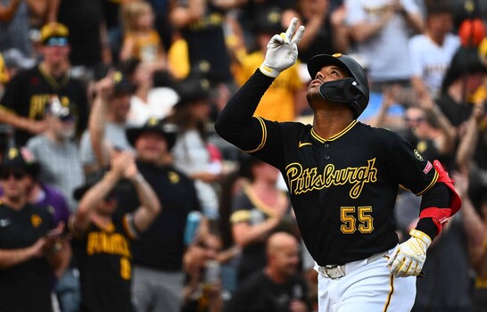 Esmerlyn Valdez conect&oacute; cuadrangular con las bases llenas en el triunfo de los Piratas