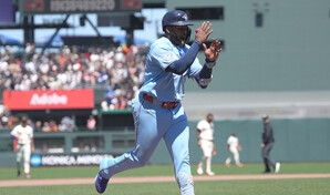 Vladimir Guerrero Jr. conecta cuadrangular con las bases llenas en la derrota