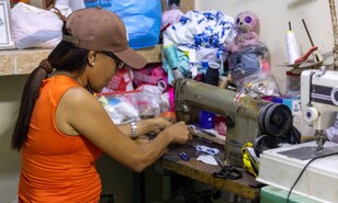 La moda r&aacute;pida cambia el oficio de sastres y modistas