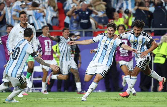 Argentina se gana las semifinales ante Inglaterra con otro calvario