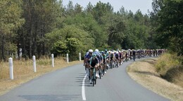 El sindicato de ciclistas pide revisar el horario de las etapas en los d&iacute;as de calor