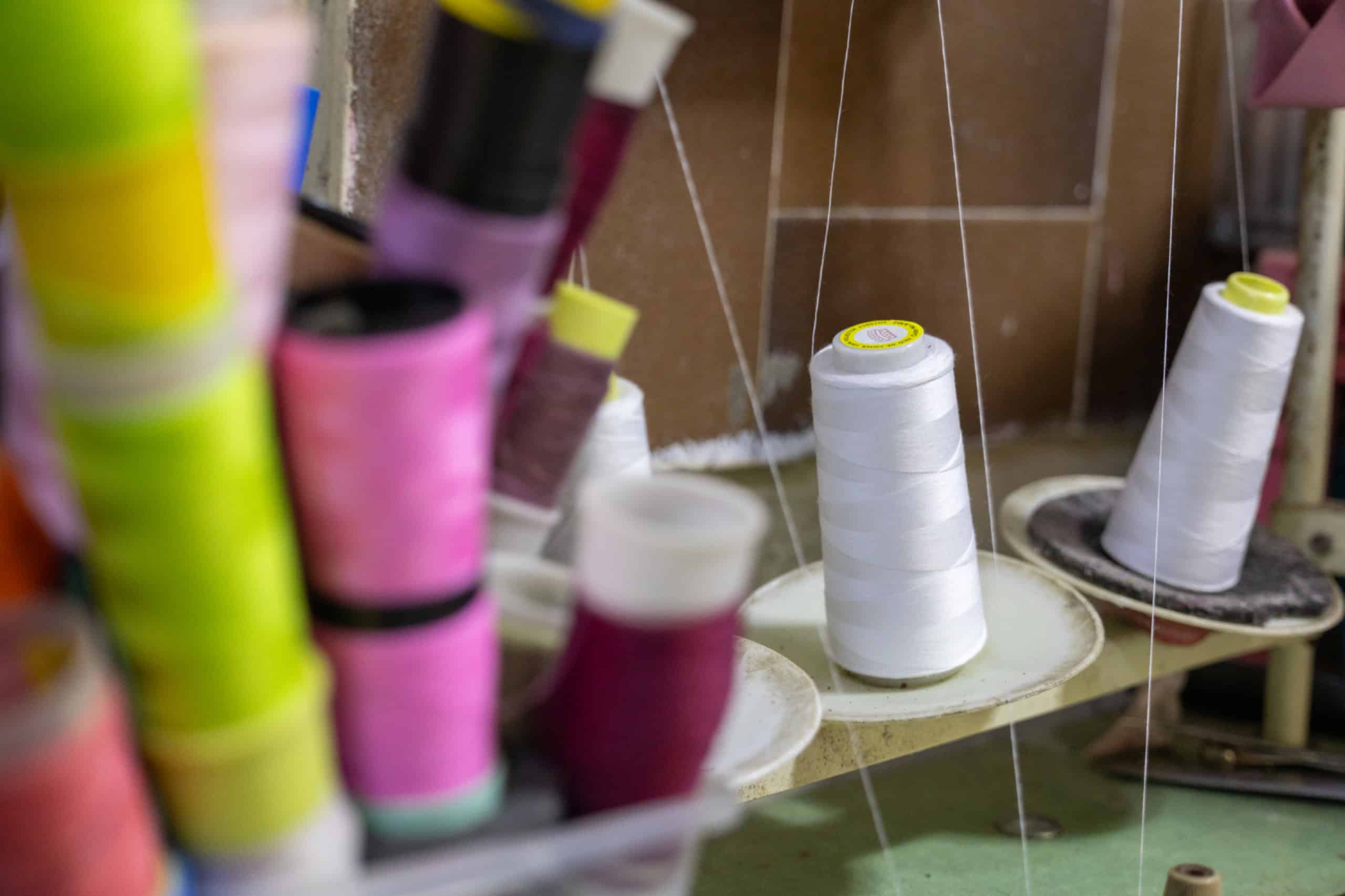 El hilo, una de las herramientas básicas en el trabajo de sastres y modistas