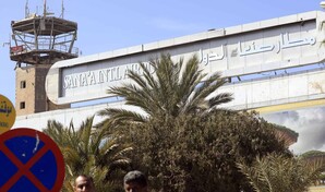 Un avi&oacute;n iran&iacute; se desv&iacute;a y aterriza en Al Hudeida tras bombardeos en el aeropuerto de San&aacute;