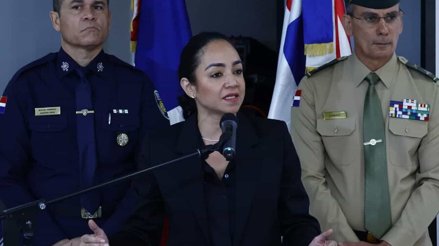 Faride descarta renunciar de Interior y Polic&iacute;a, como piden algunos