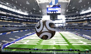 Dorado y negro en los pies de los semifinalistas: la FIFA introduce el nuevo bal&oacute;n Trionda Final