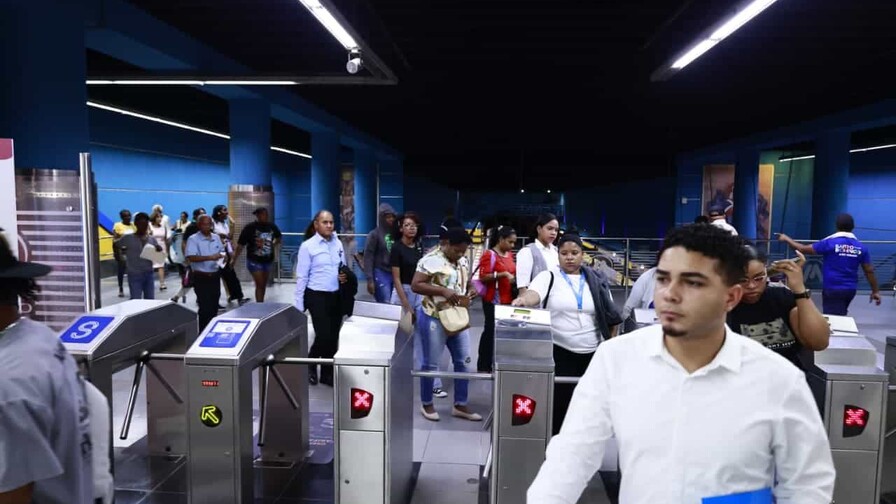 El Metro seguirá costando 20 pesos a pesar de la entrada en vigor de la tarifa integrada por RD$35 El Metro seguirá costando 20 pesos a pesar de la entrada en vigor de la tarifa integrada por RD$35