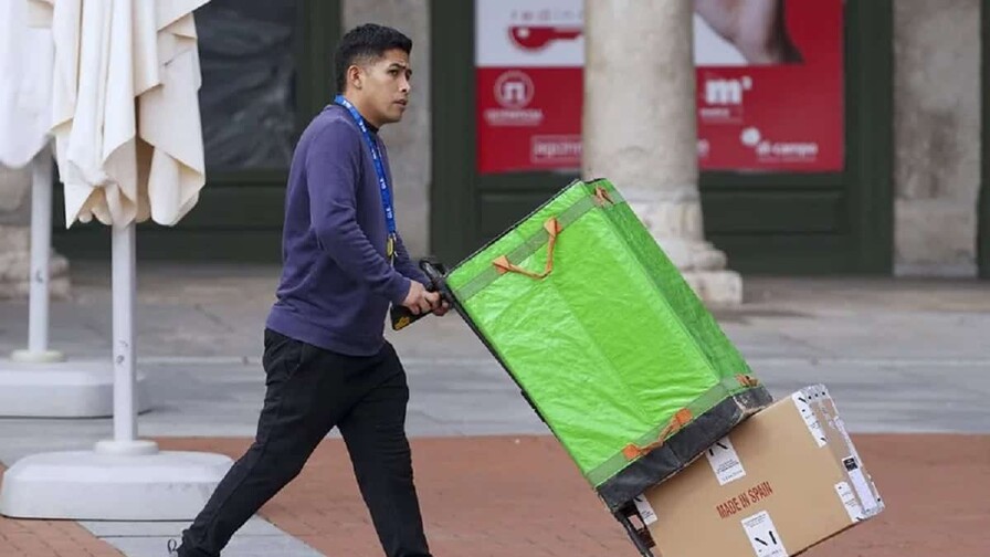 Nuevo récord de empleados extranjeros en España: 3.45 millones de cotizantes en junio Nuevo récord de empleados extranjeros en España: 3.45 millones de cotizantes en junio