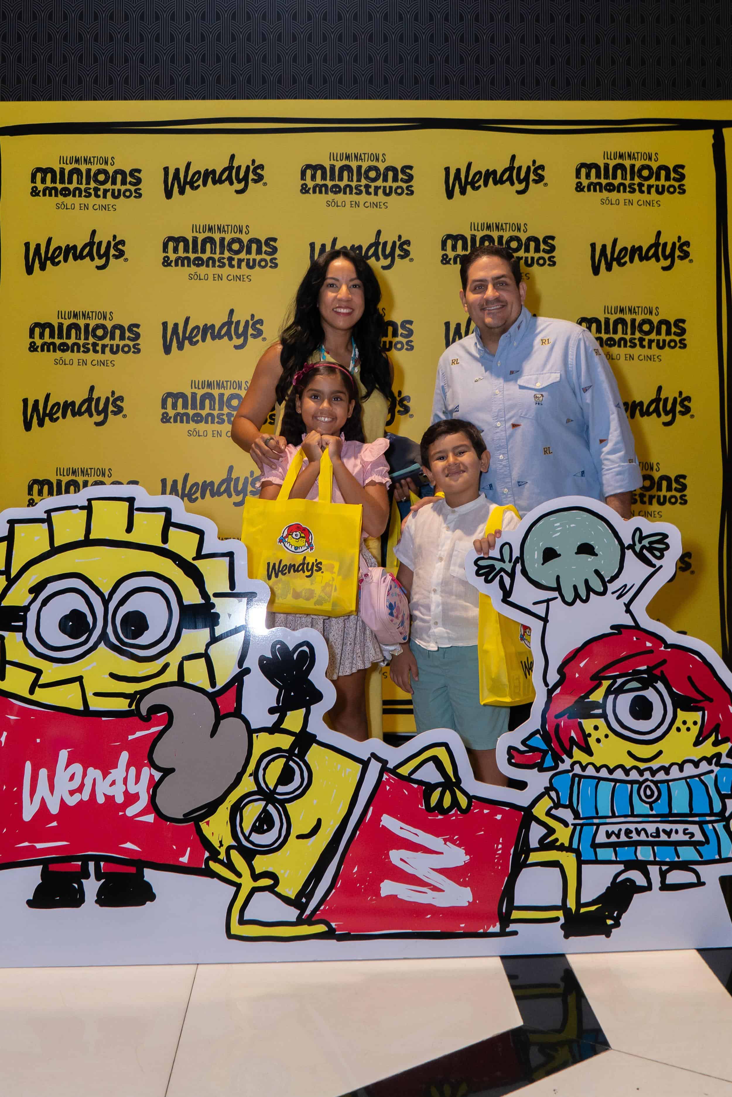 Michelle Durán, Rafael Cueto, Ivanna Cueto y Alejandro Cueto.