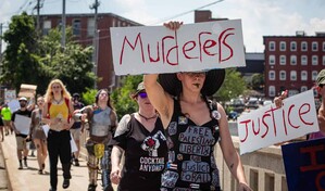 Residentes de Maine protestan por la muerte de inmigrante colombiano a manos de ICE