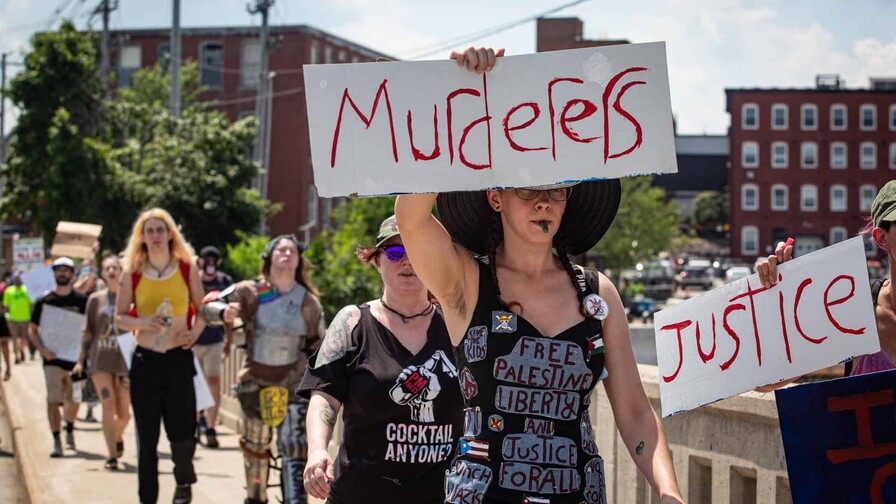 Residentes de Maine protestan por la muerte de inmigrante colombiano a manos de ICE