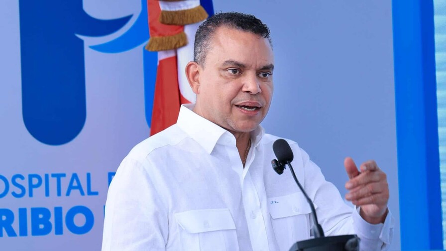 Landrón afirma que no existe desempleo médico, sino una "supernumeraria" cantidad de profesionales Landrón afirma que no existe desempleo médico, sino una "supernumeraria" cantidad de profesionales