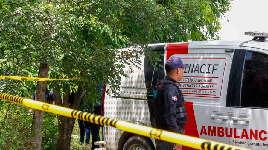 Sargento de la Policía mata a tiros a su expareja en la provincia Duarte