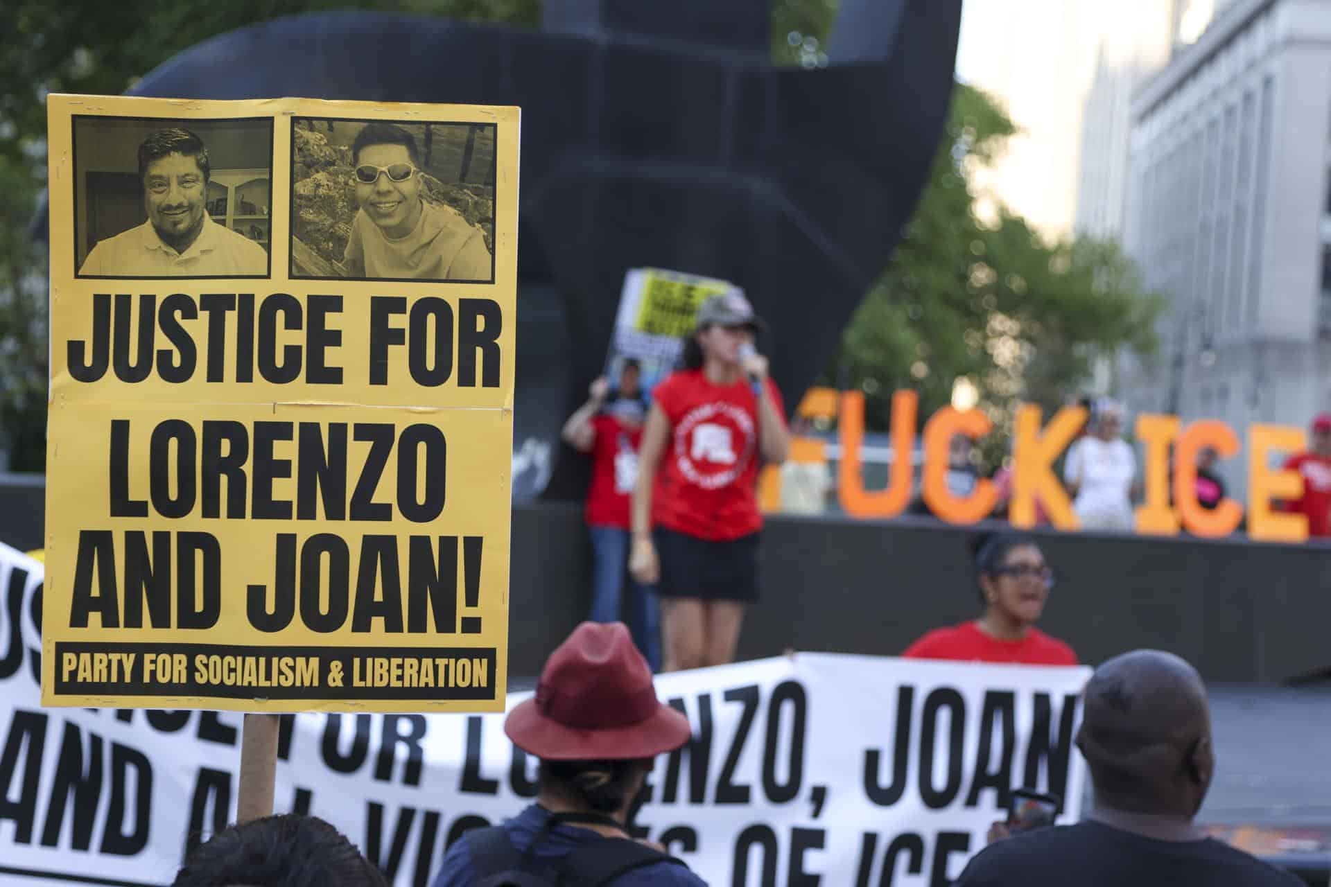 Personas participan en la protesta ICE Out: Justicia para Lorenzo y Joan en Foley Square, Nueva York, EE. UU., el 14 de julio de 2026