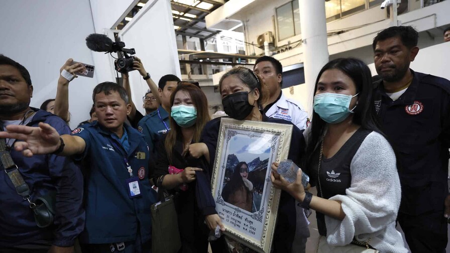 Sube a 33 el balance de muertos en el incendio de un bar en Bangkok Sube a 33 el balance de muertos en el incendio de un bar en Bangkok