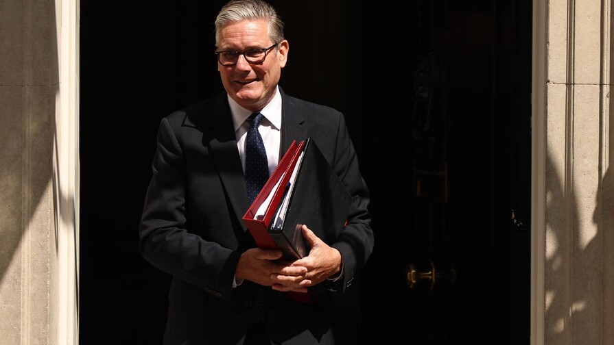 El ex primer ministro británico Keir Starmer renuncia a su escaño en el parlamento El ex primer ministro británico Keir Starmer renuncia a su escaño en el parlamento
