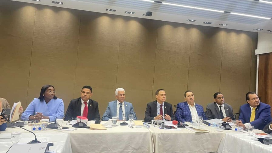 Comisión bicameral revisa siete artículos del Código Penal en sesión de este martes Comisión bicameral revisa siete artículos del Código Penal en sesión de este martes
