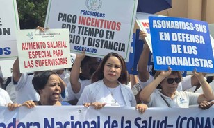 Gremios de Salud marchan al Palacio Nacional para exigir mejores condiciones laborales